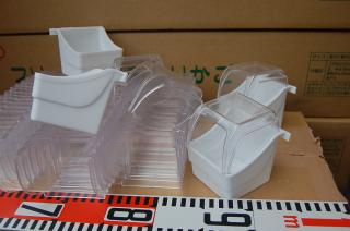 KG-085　マルワ産業のプラスチックエサ入れ(大)カバー　